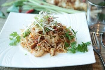 pad thai, noodles, thai