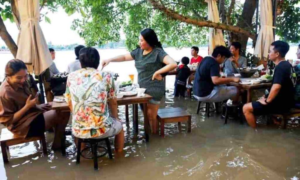 Thai Restaurant Goes Viral on YouTube Over Flood Dining